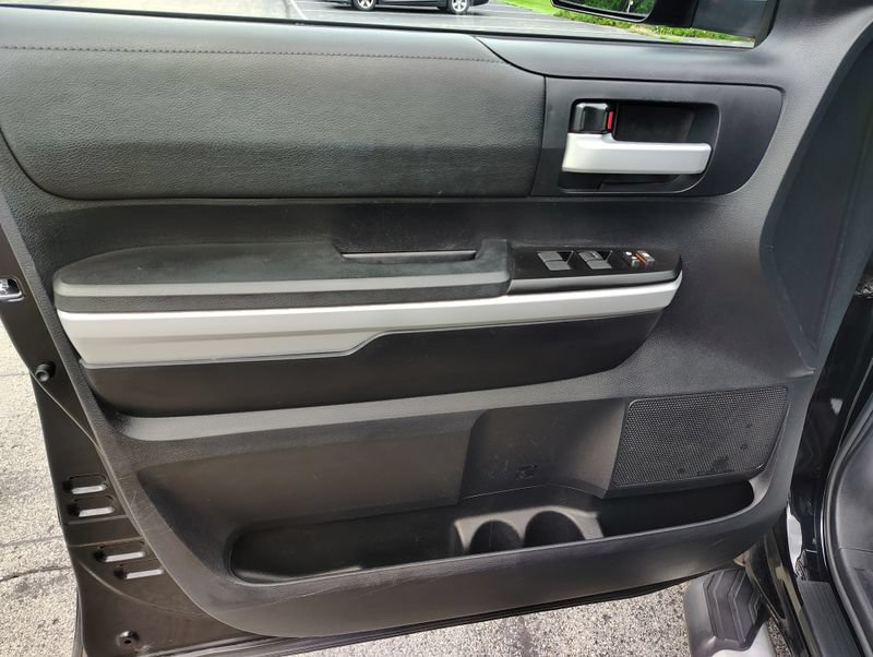 Used 2018 Toyota Tundra SR5 AWD/4WD image 13