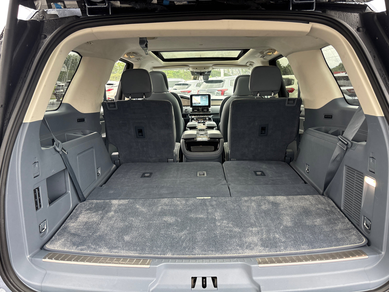 Used 2021 Lincoln Navigator Black Label w/ Cargo Convenience Package AWD/4WD image 9