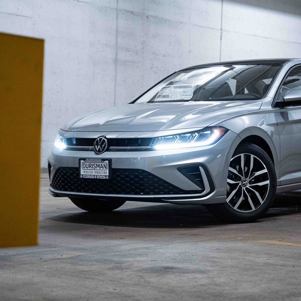 New 2026 Volkswagen Jetta SE image 2