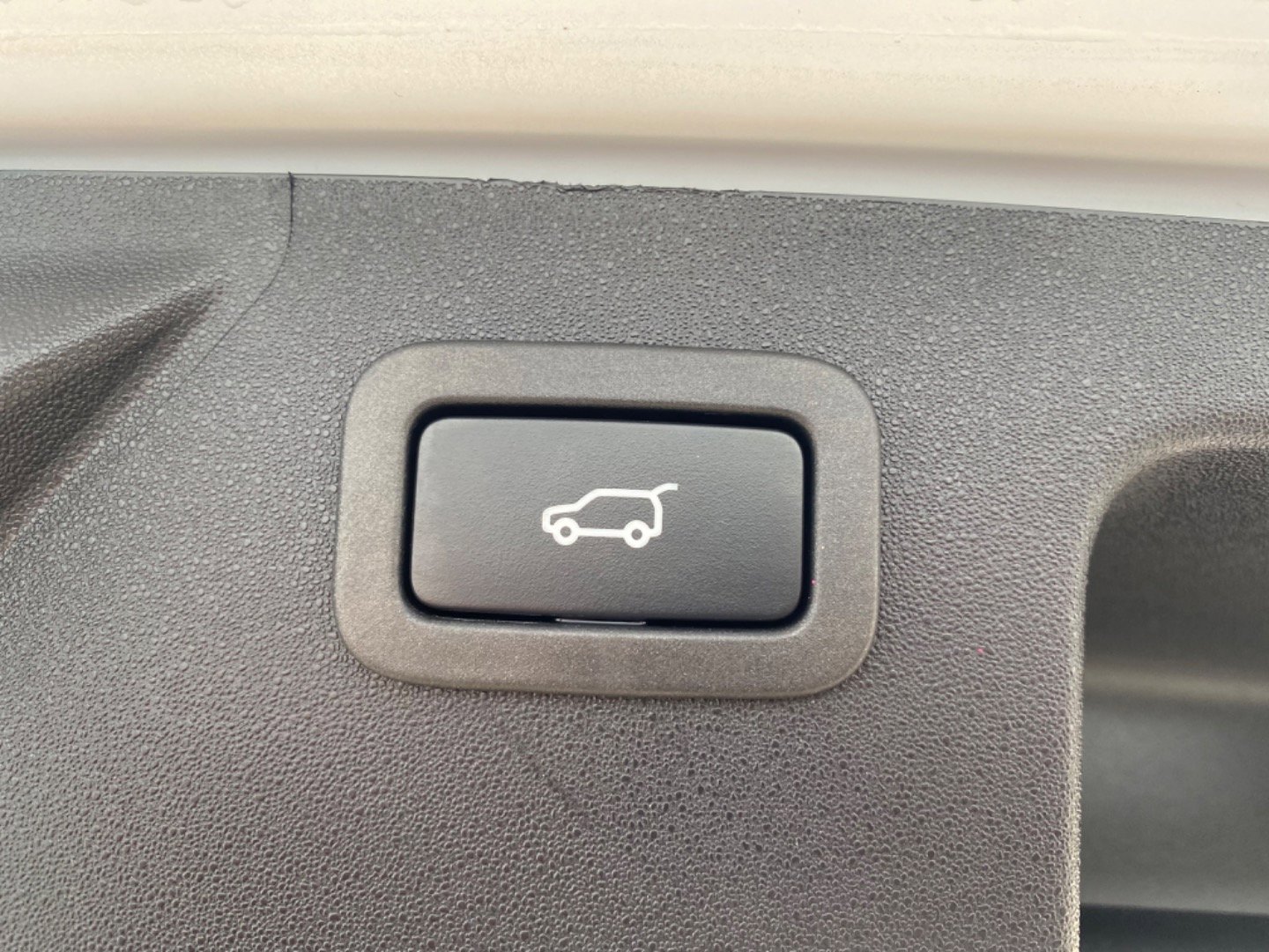 Used 2019 Land Rover Discovery Sport HSE image 32