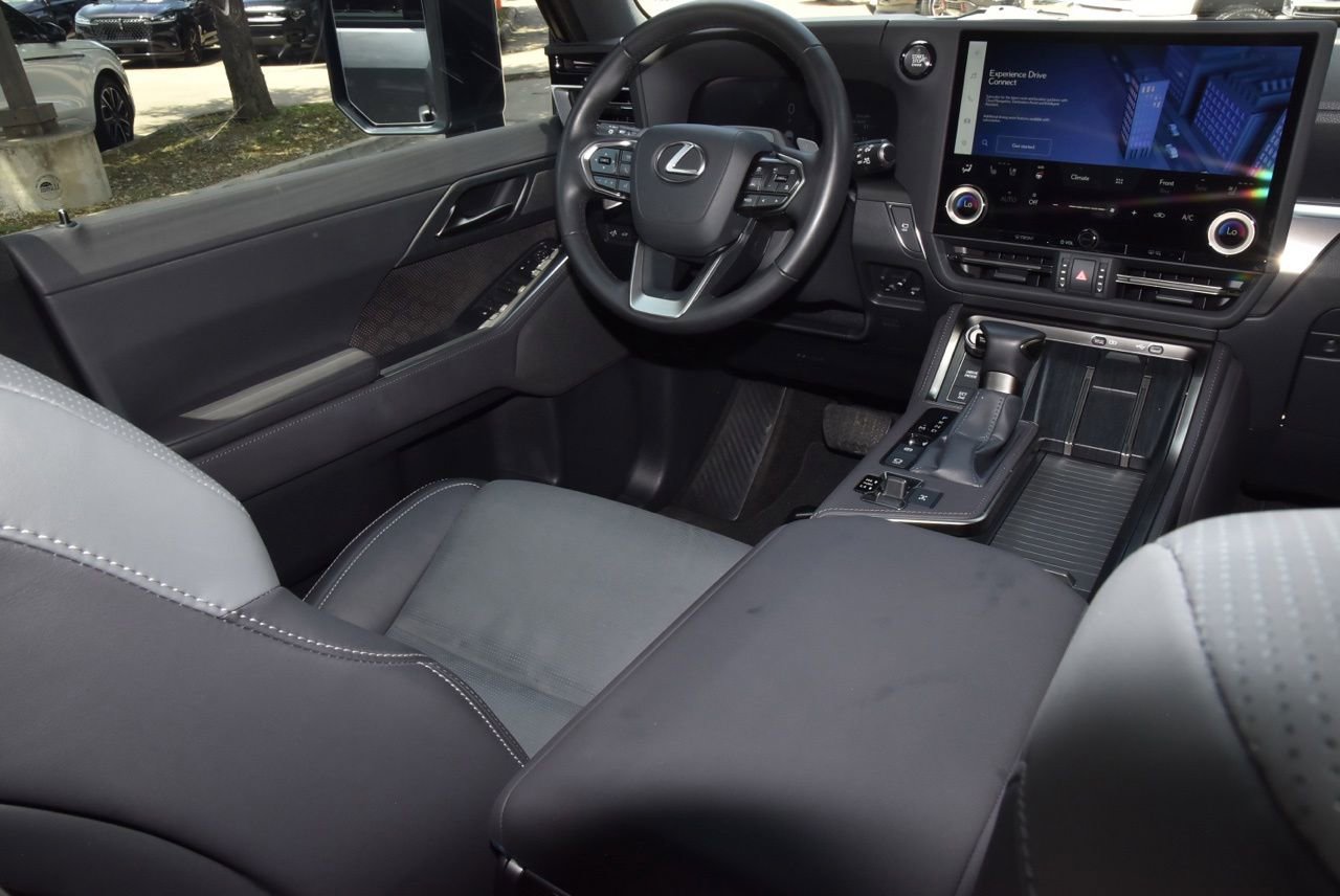 Used 2024 Lexus GX 550 w/ Accessory Package (Z1) AWD/4WD image 16