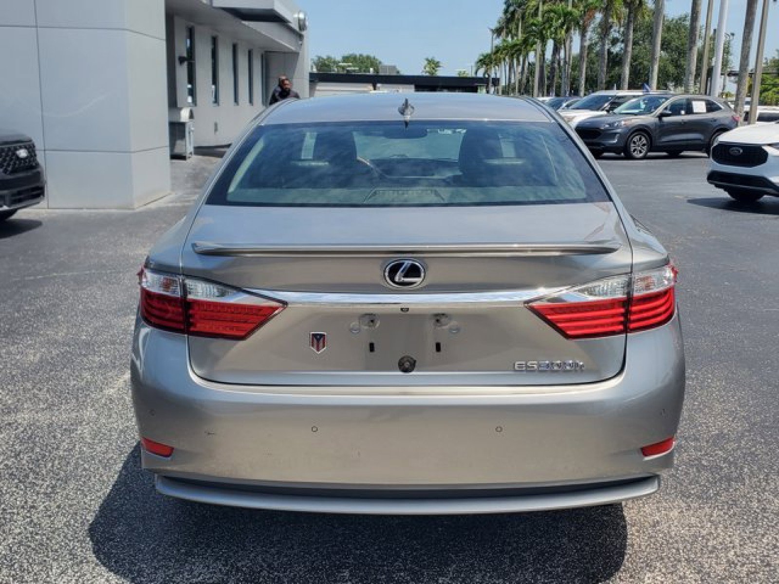Used 2015 Lexus ES 300h w/ Navigation System Package FWD image 7