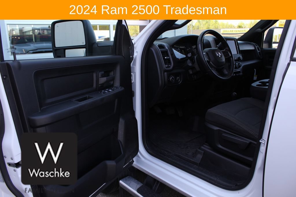 Used 2024 RAM 2500 Tradesman w/ Chrome Appearance Group AWD/4WD image 16