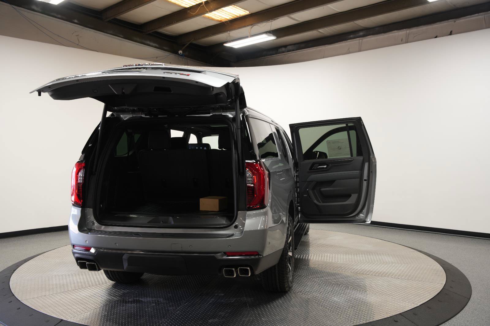 New 2026 GMC Yukon XL AT4 w/ AT4 Premium Plus Package AWD/4WD image 14