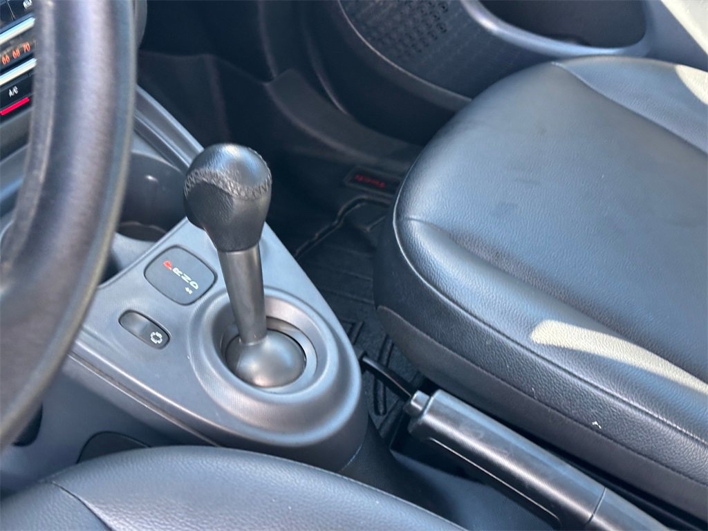 Used 2016 smart fortwo pure image 12