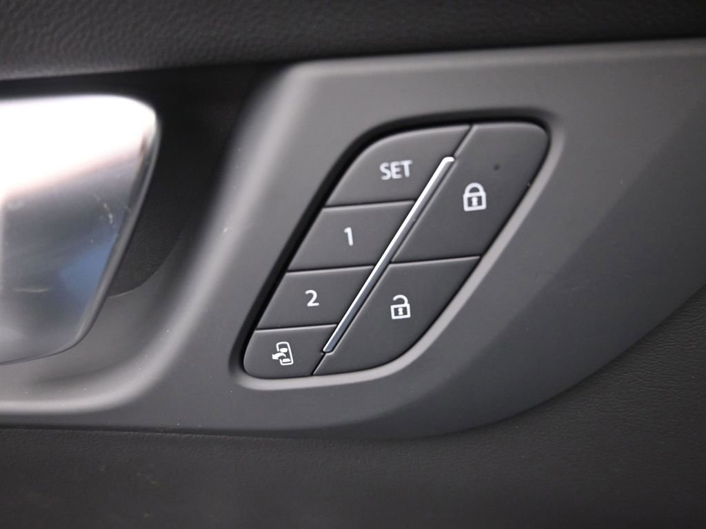 Used 2025 Buick Enclave Sport Touring w/ Power Package image 19