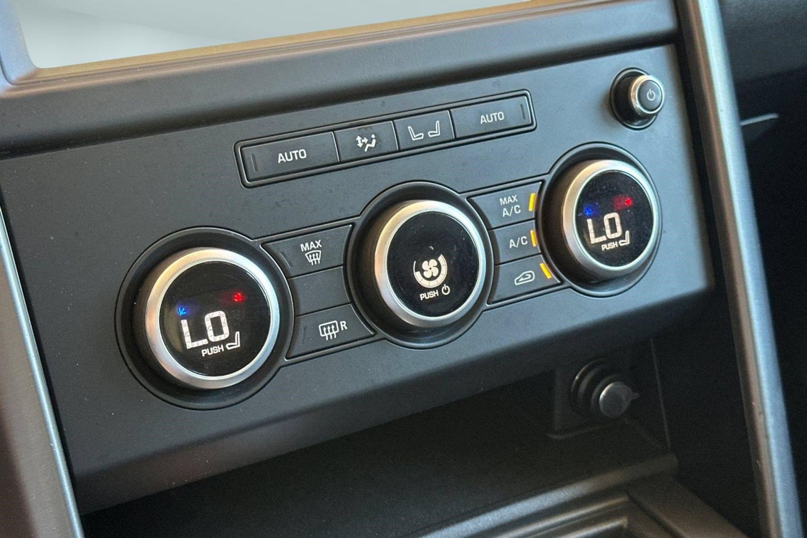 Used 2020 Land Rover Discovery Landmark AWD/4WD image 20