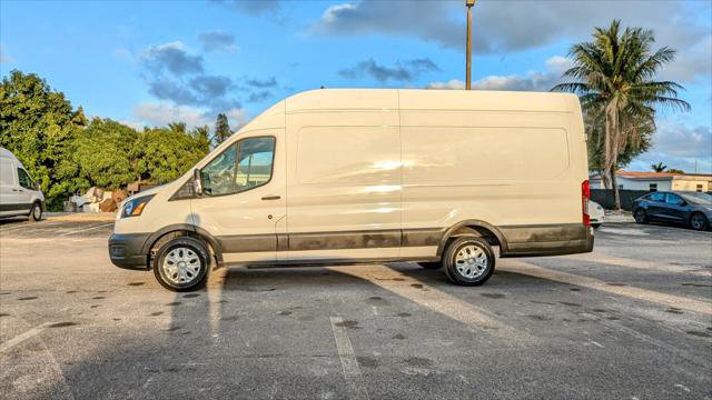 Used 2022 Ford E-Transit 148 High Roof Extended image 3