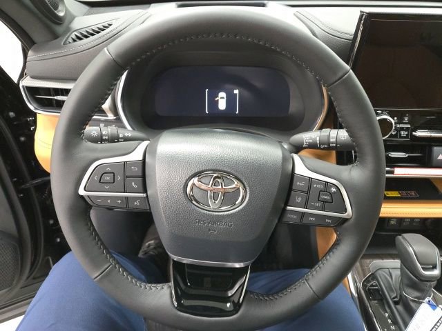New 2026 Toyota Highlander Platinum image 33