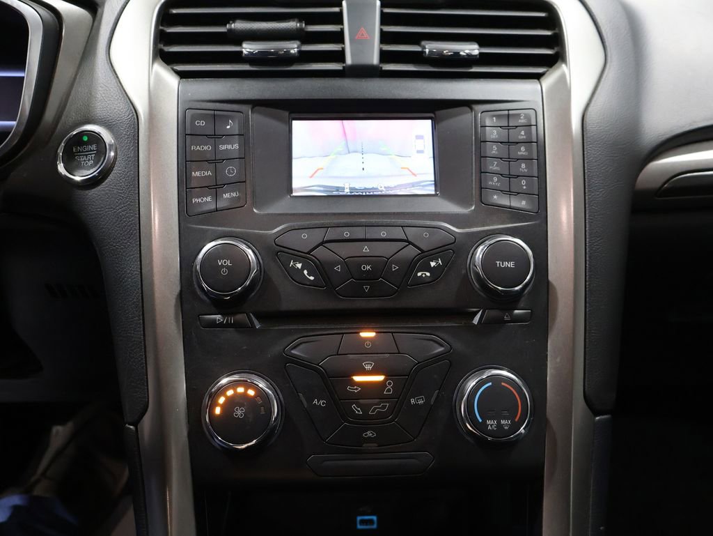 Used 2017 Ford Fusion SE image 28