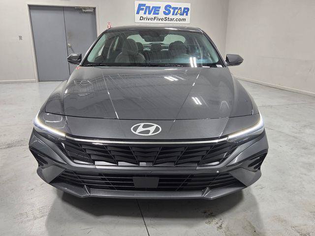 New 2026 Hyundai Elantra Limited FWD image 2