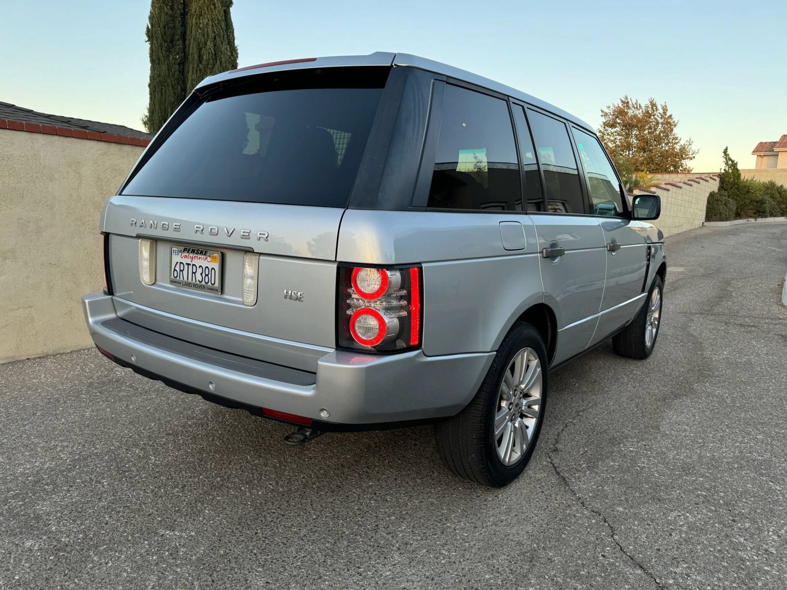 Used 2011 Land Rover Range Rover HSE LUX AWD/4WD image 4