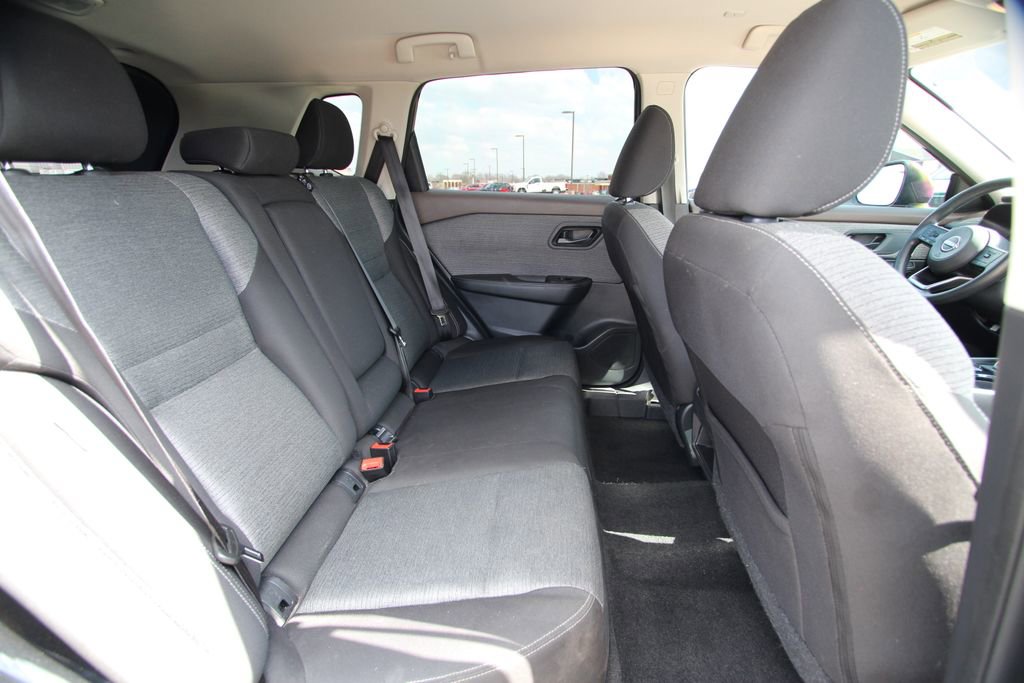 Used 2022 Nissan Rogue S image 9