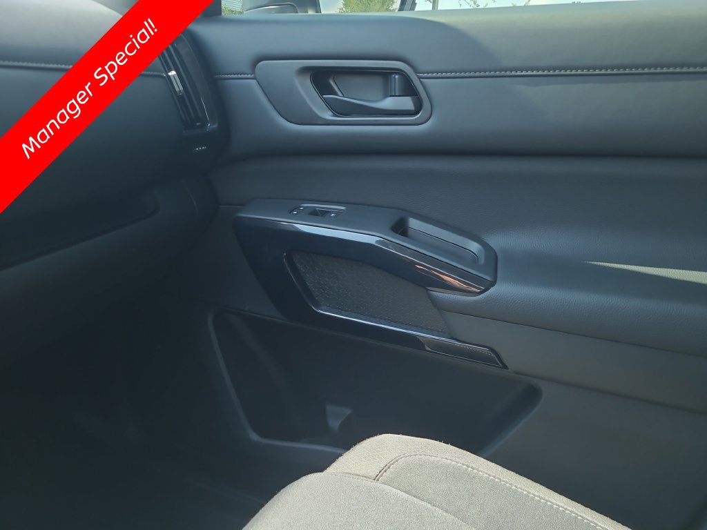 Certified 2025 Nissan Pathfinder S FWD image 19