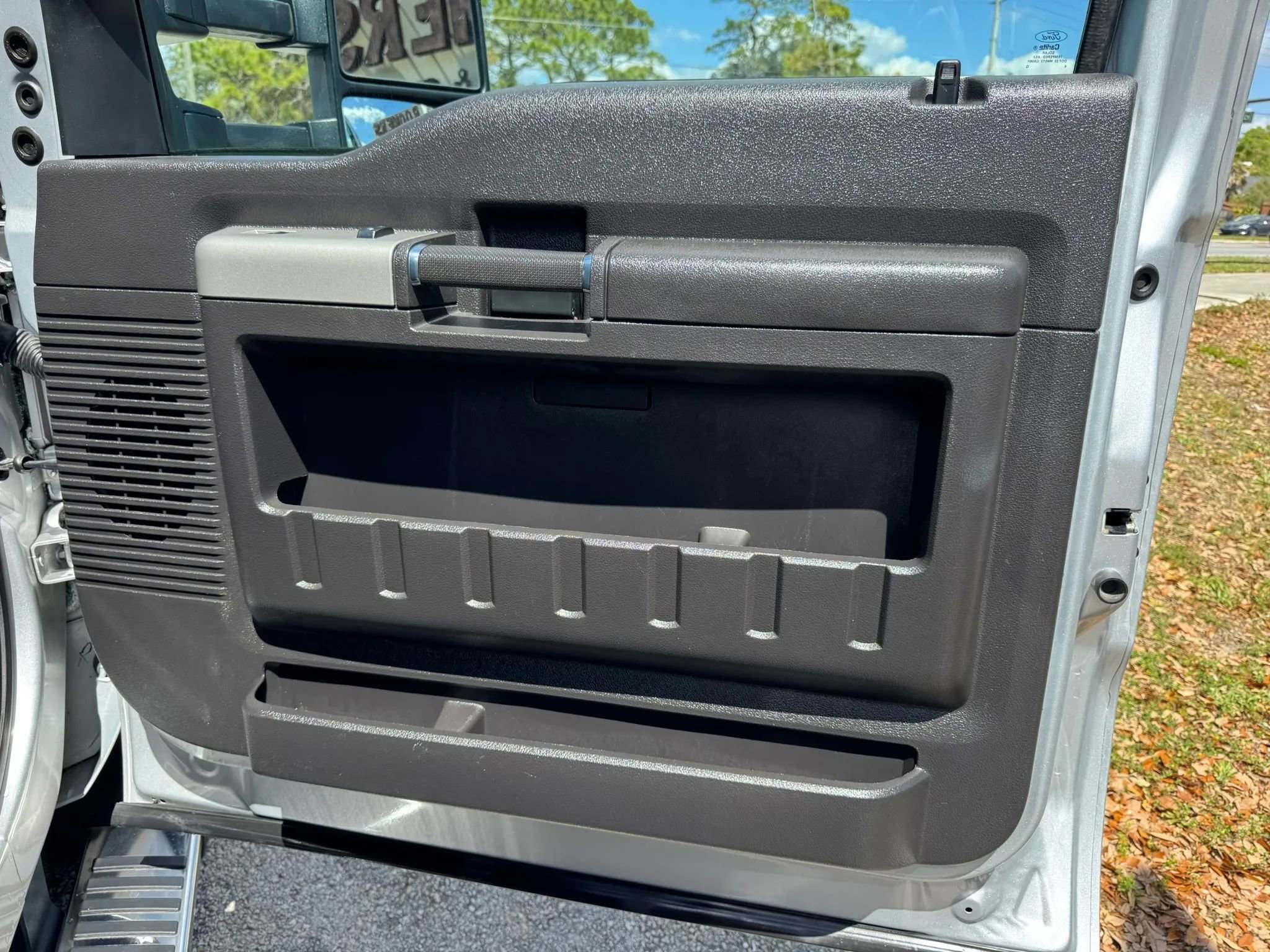 Used 2015 Ford F350 Lariat w/ Chrome Package image 20