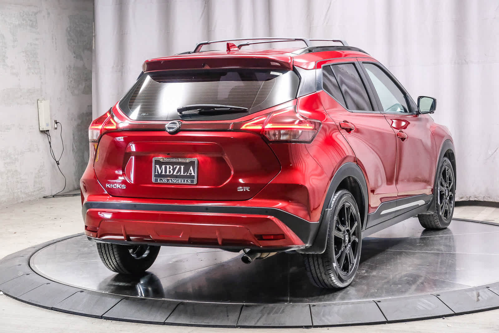 Used 2021 Nissan Kicks SR w/ SR Premium Package FWD image 4