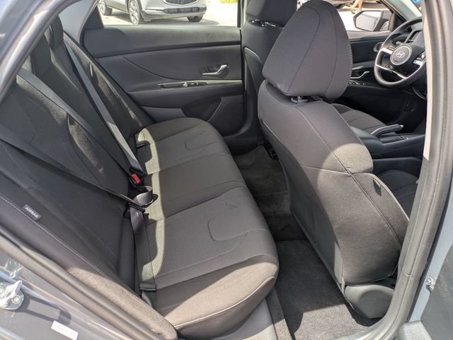 Used 2025 Hyundai Elantra SE FWD image 26