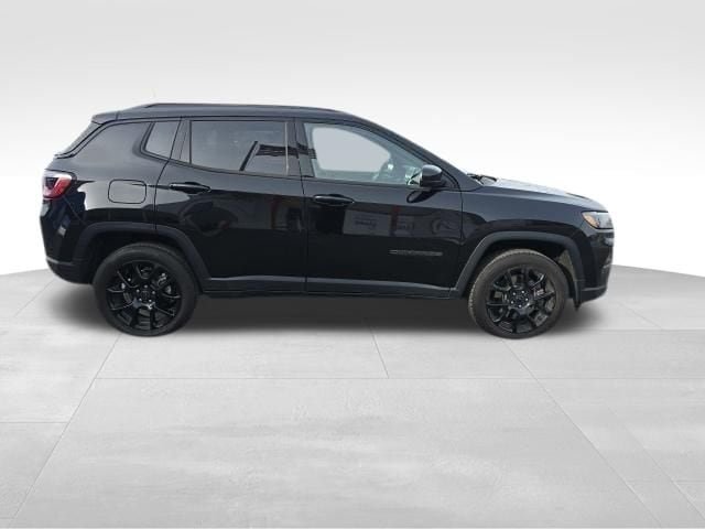 Used 2025 Jeep Compass Latitude w/ Altitude Special Edition AWD/4WD image 11