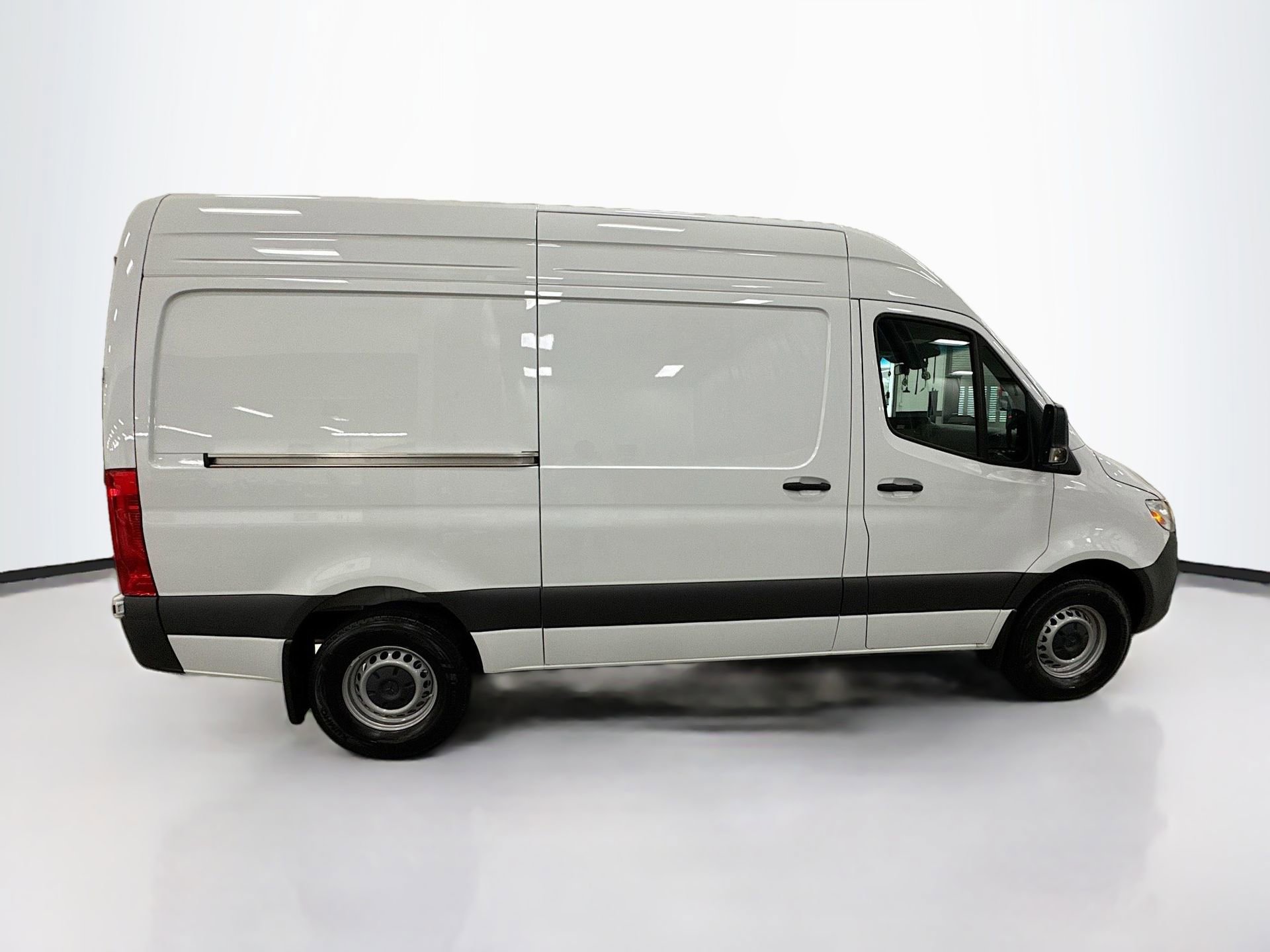 Used 2025 Mercedes-Benz Sprinter 2500 image 9
