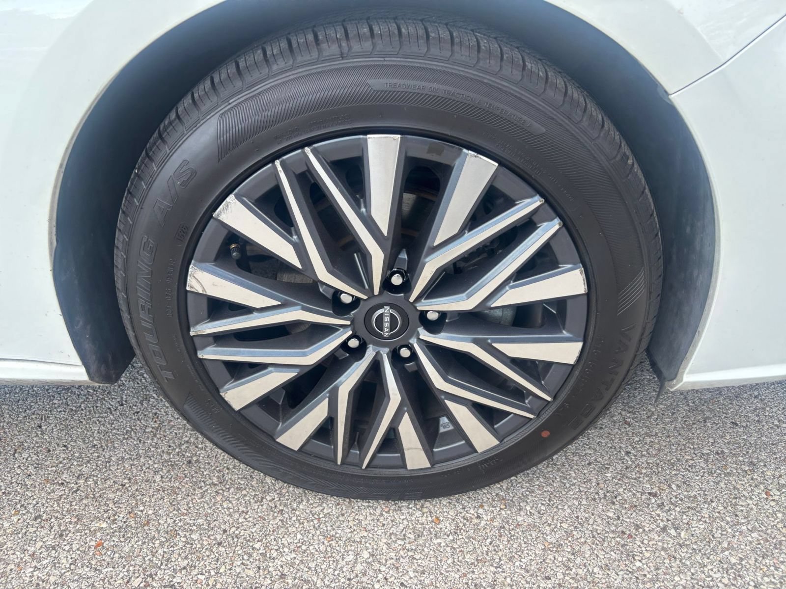 Used 2025 Nissan Altima 2.5 SV FWD image 28
