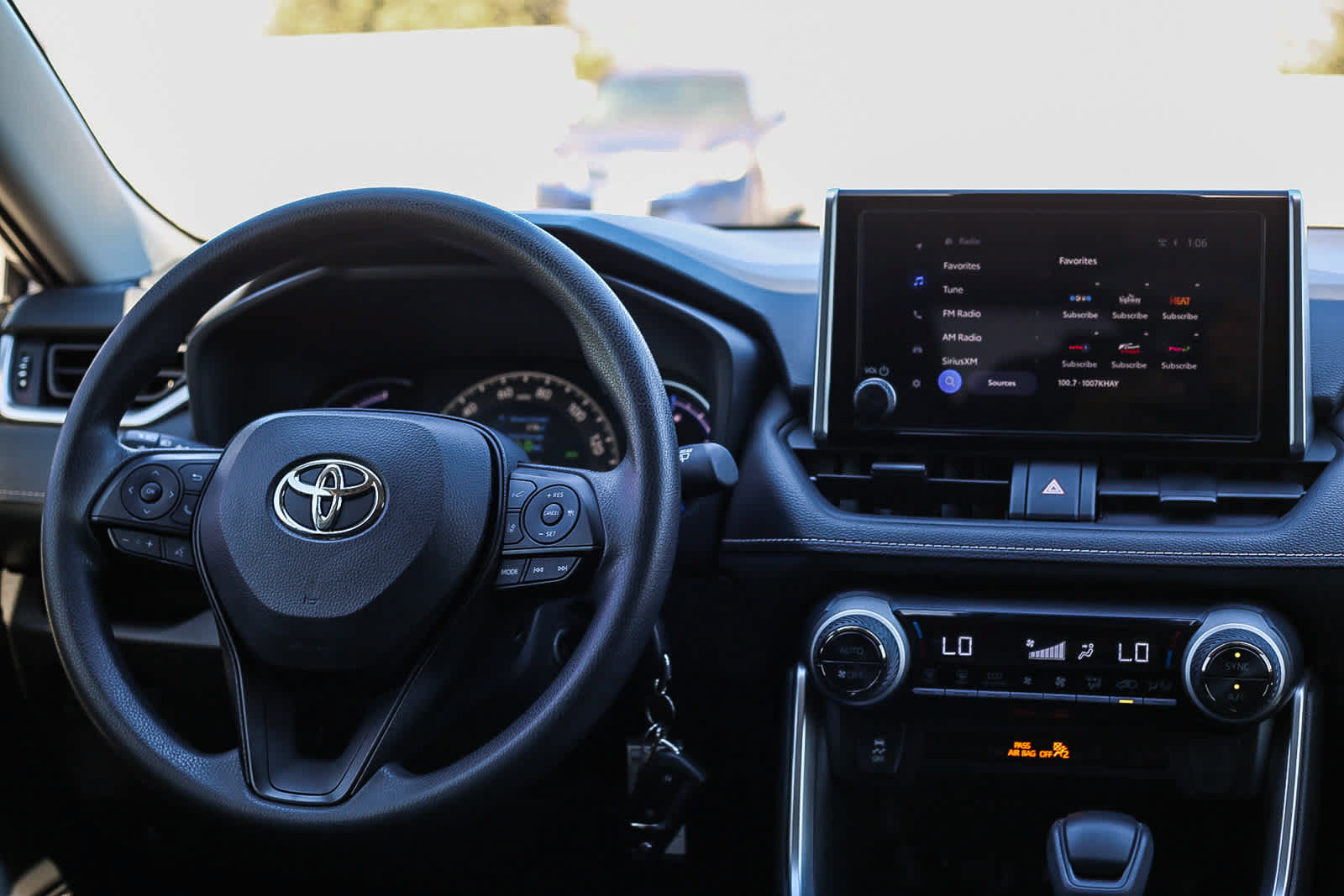 Used 2025 Toyota RAV4 LE AWD/4WD image 12