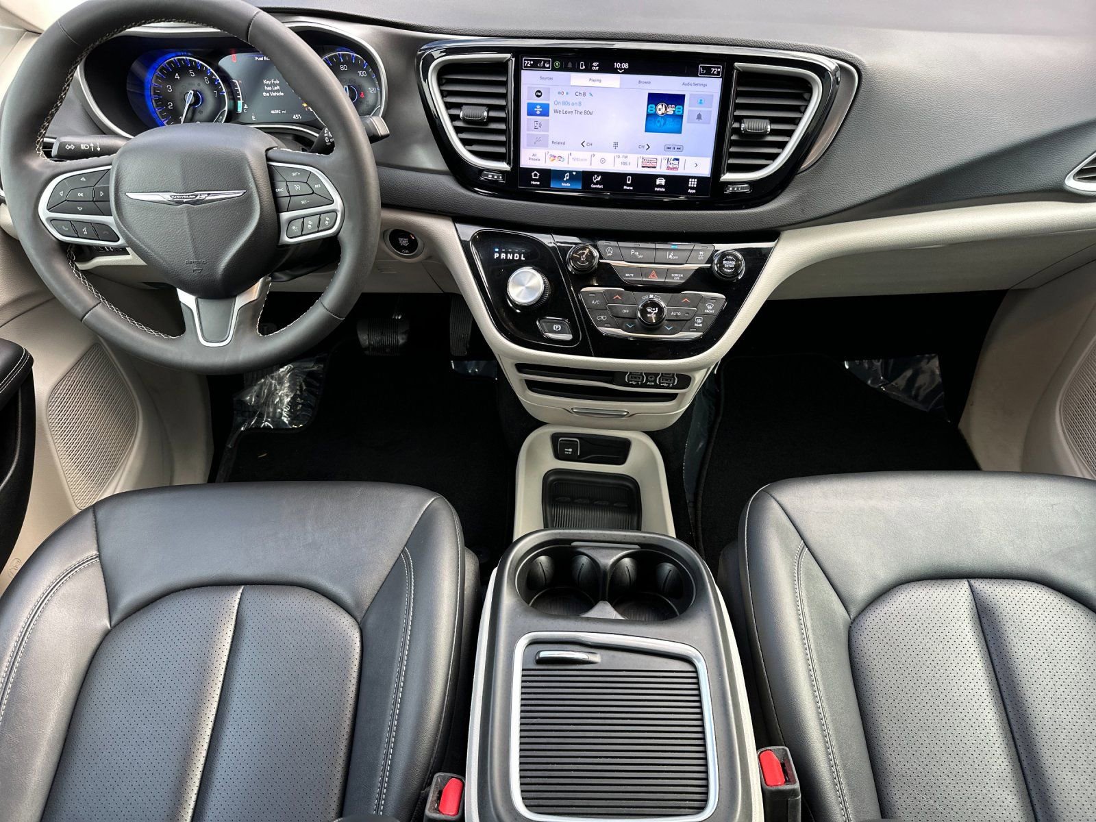 Used 2024 Chrysler Pacifica Touring-L image 13