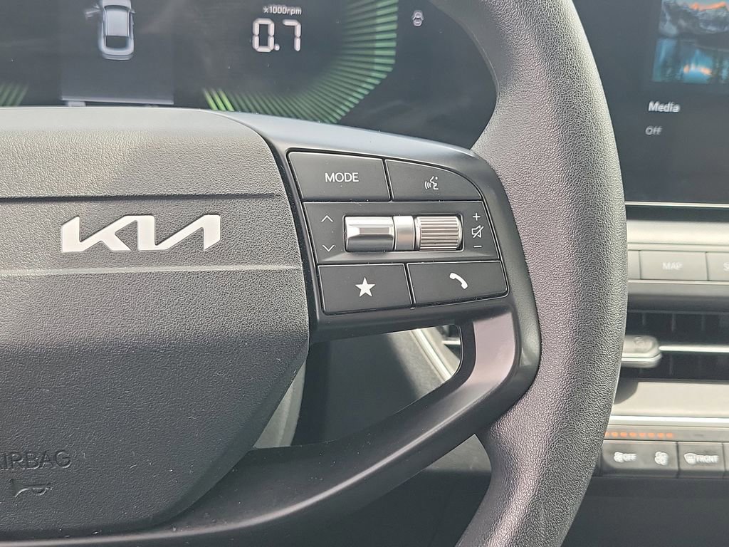 Used 2025 Kia K4 FWD image 25