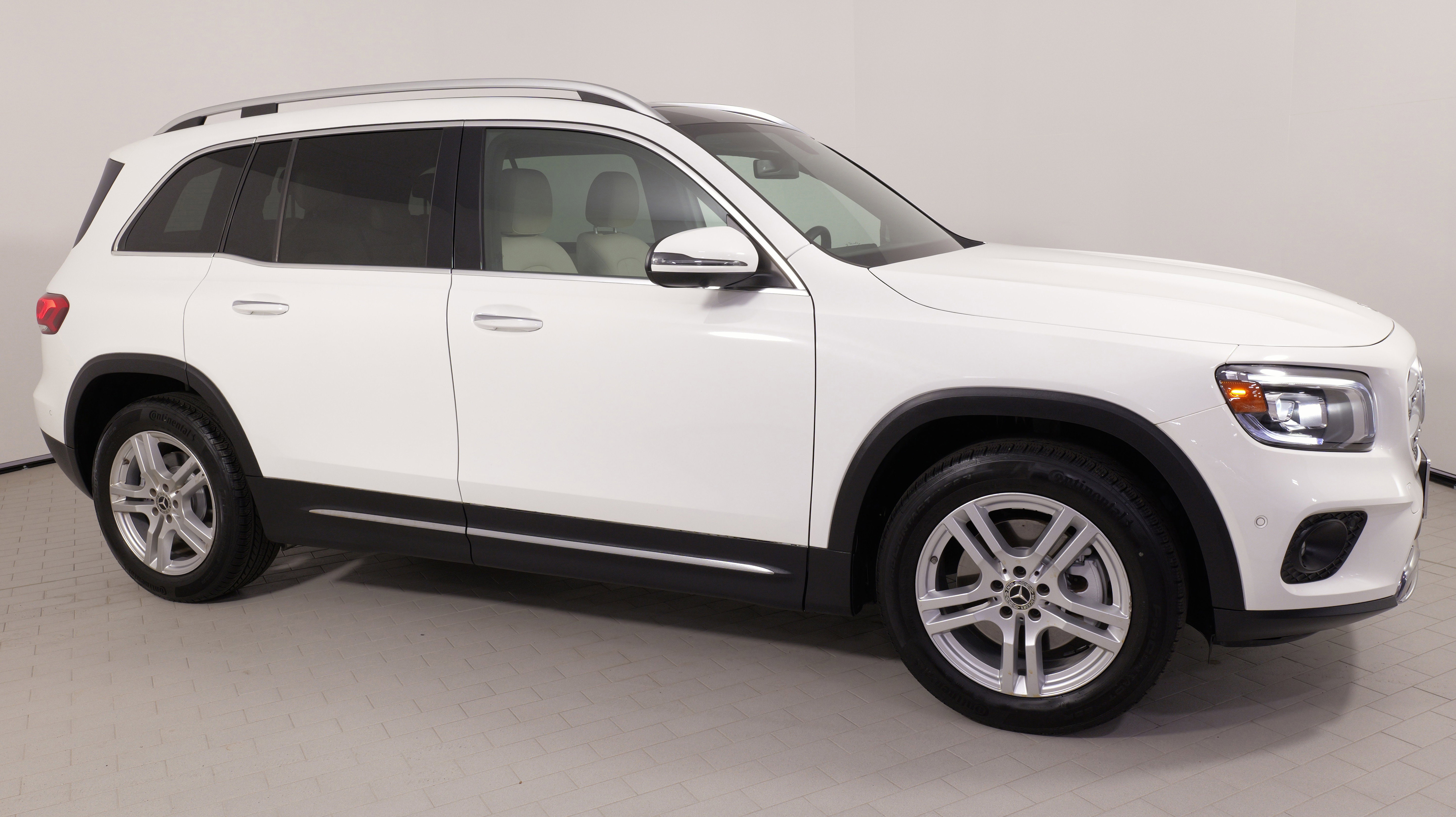 Used 2022 Mercedes-Benz GLB 250 4MATIC image 10