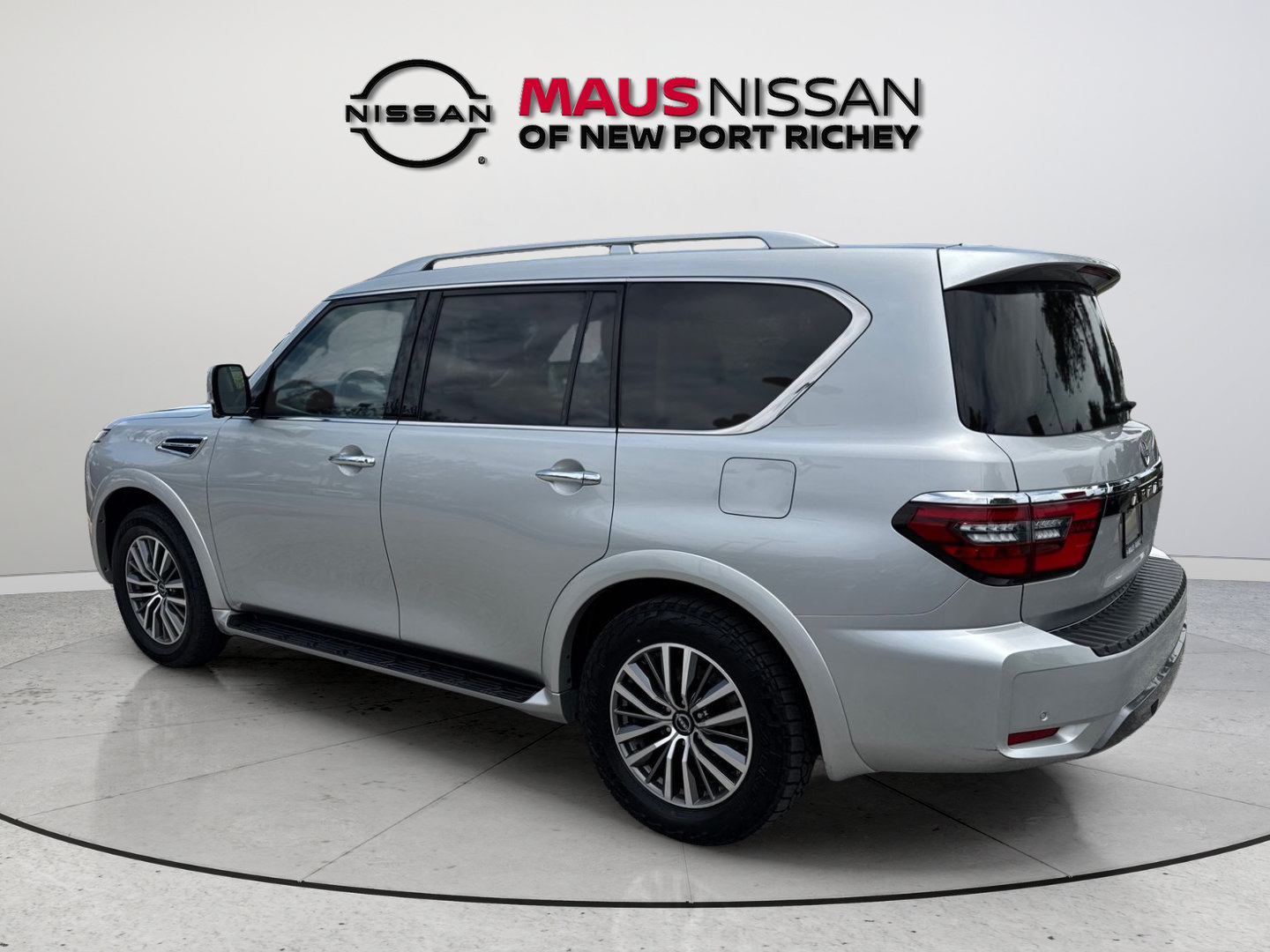 Used 2024 Nissan Armada SL w/ Captain's Chairs Package AWD/4WD image 8