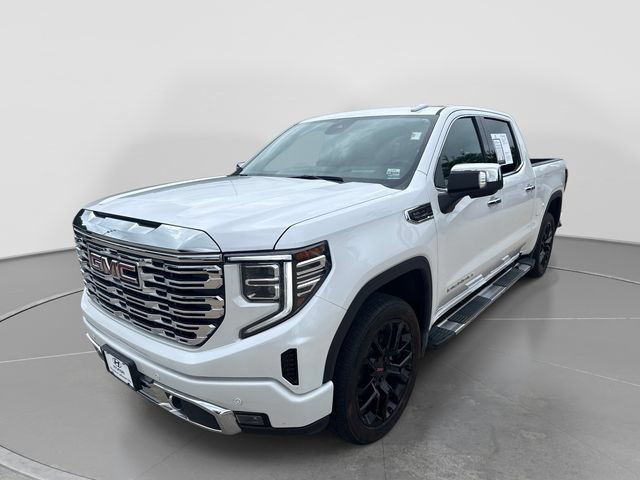 Used 2023 GMC Sierra 1500 Denali w/ Technology Package AWD/4WD image 4