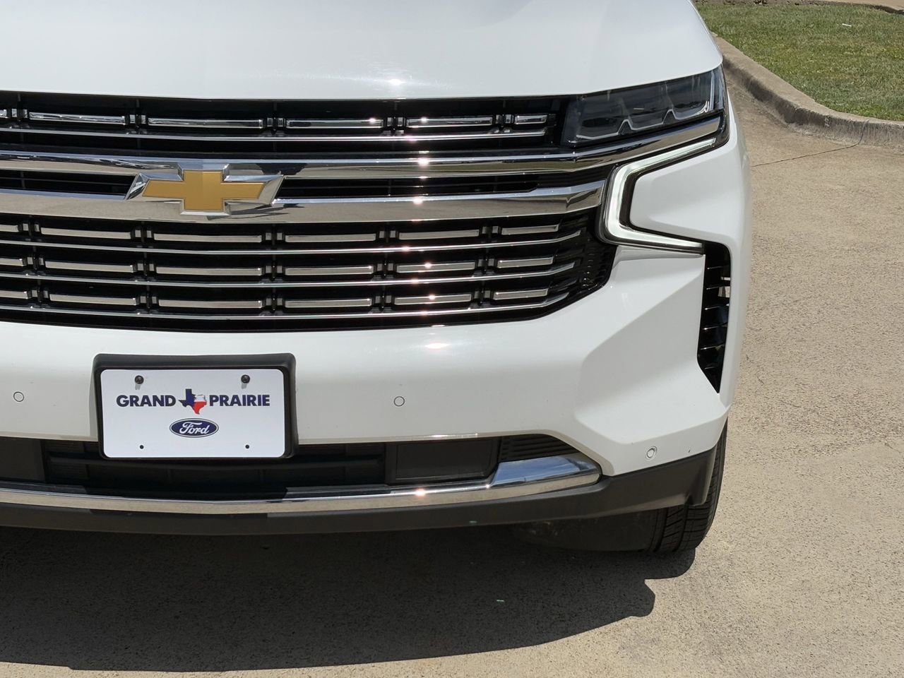 Used 2023 Chevrolet Suburban Premier image 10
