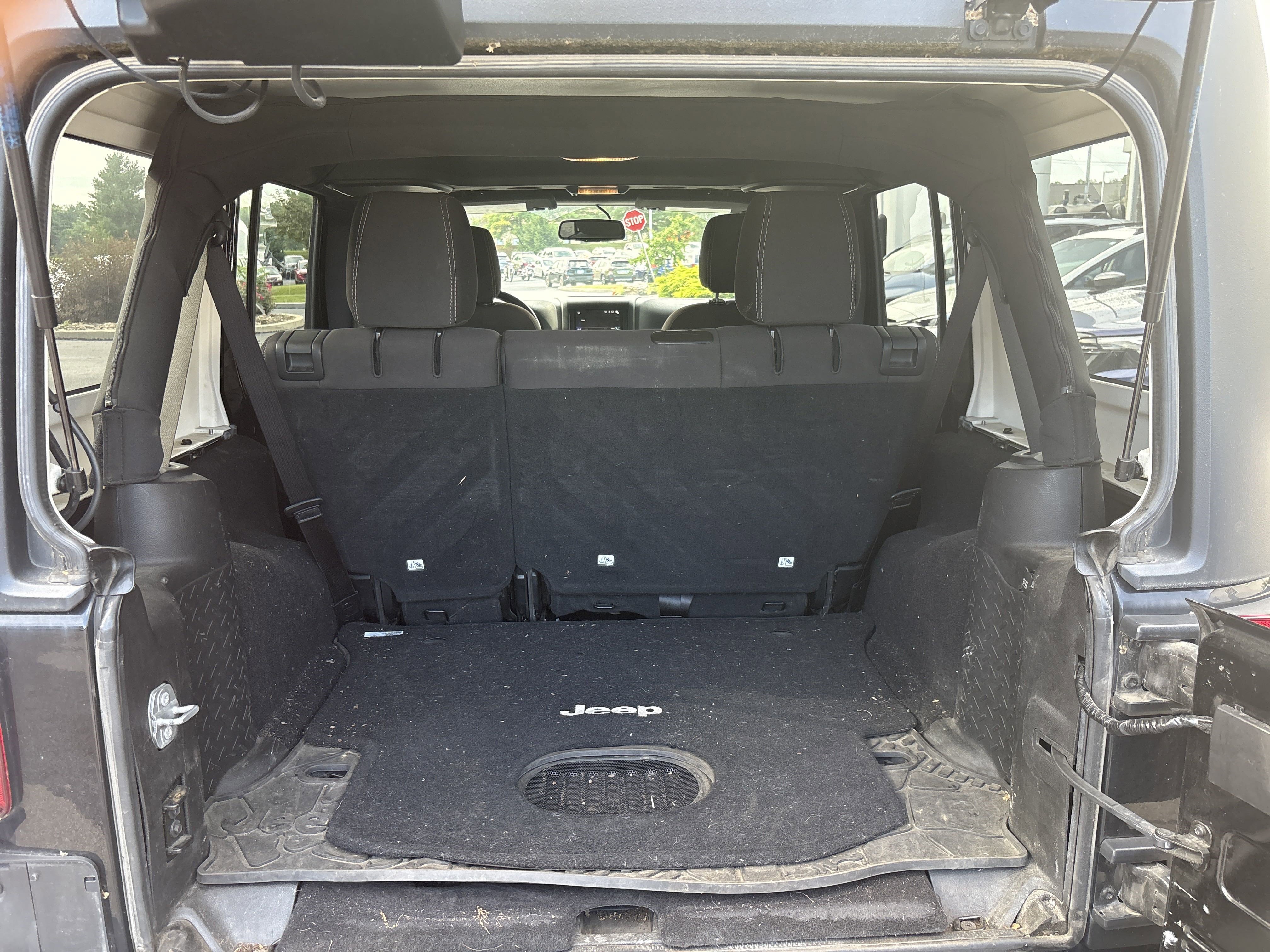 Used 2017 Jeep Wrangler Unlimited Sahara w/ Connectivity Group image 13