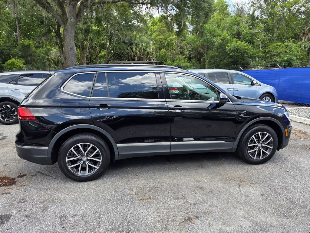 Used 2020 Volkswagen Tiguan SE FWD image 2
