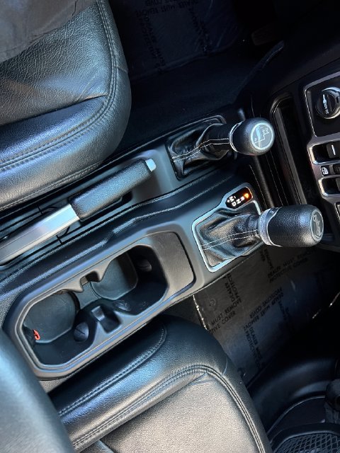 Used 2018 Jeep Wrangler Unlimited Sahara AWD/4WD image 20
