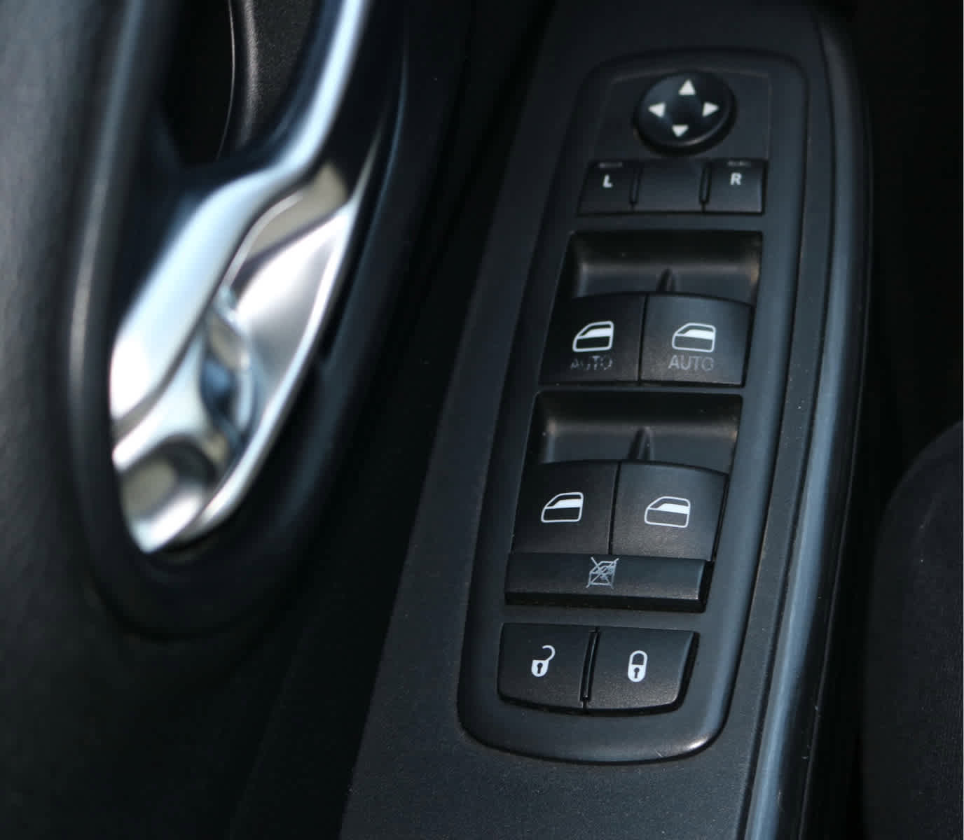 Used 2015 Jeep Cherokee Latitude AWD/4WD image 21