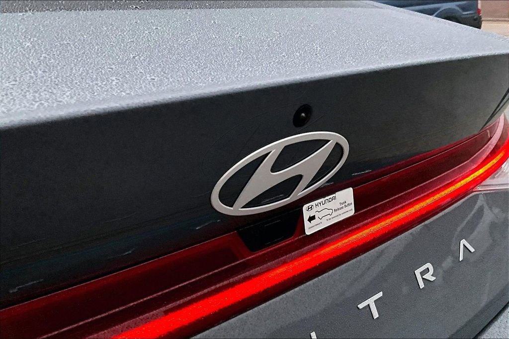 Used 2025 Hyundai Elantra SEL FWD image 31