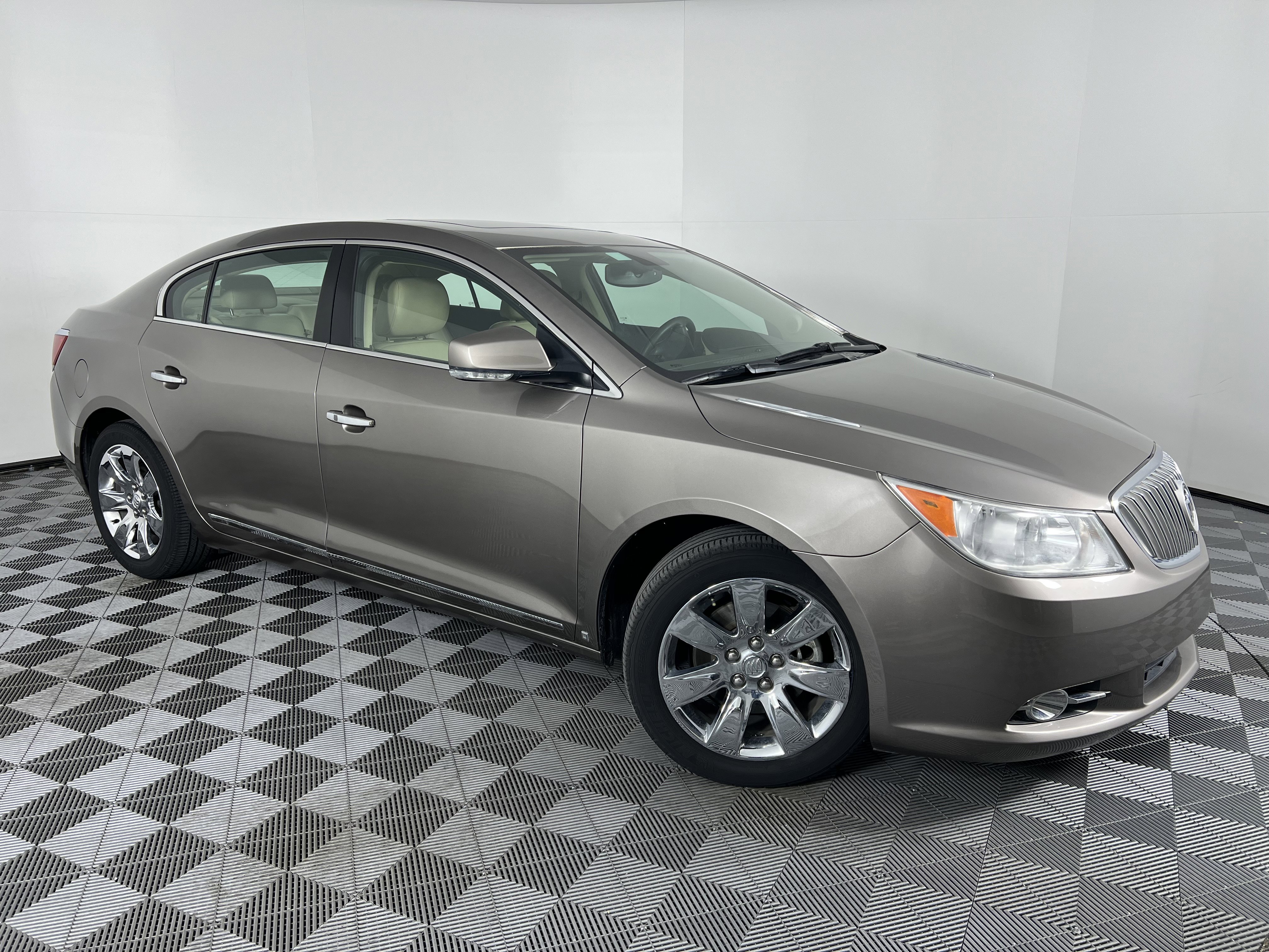 Used 2010 Buick LaCrosse CXS image 2