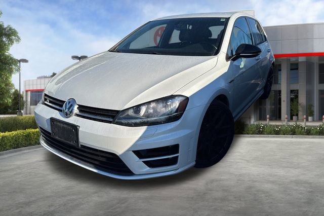 Used 2016 Volkswagen Golf 4-Door image 2