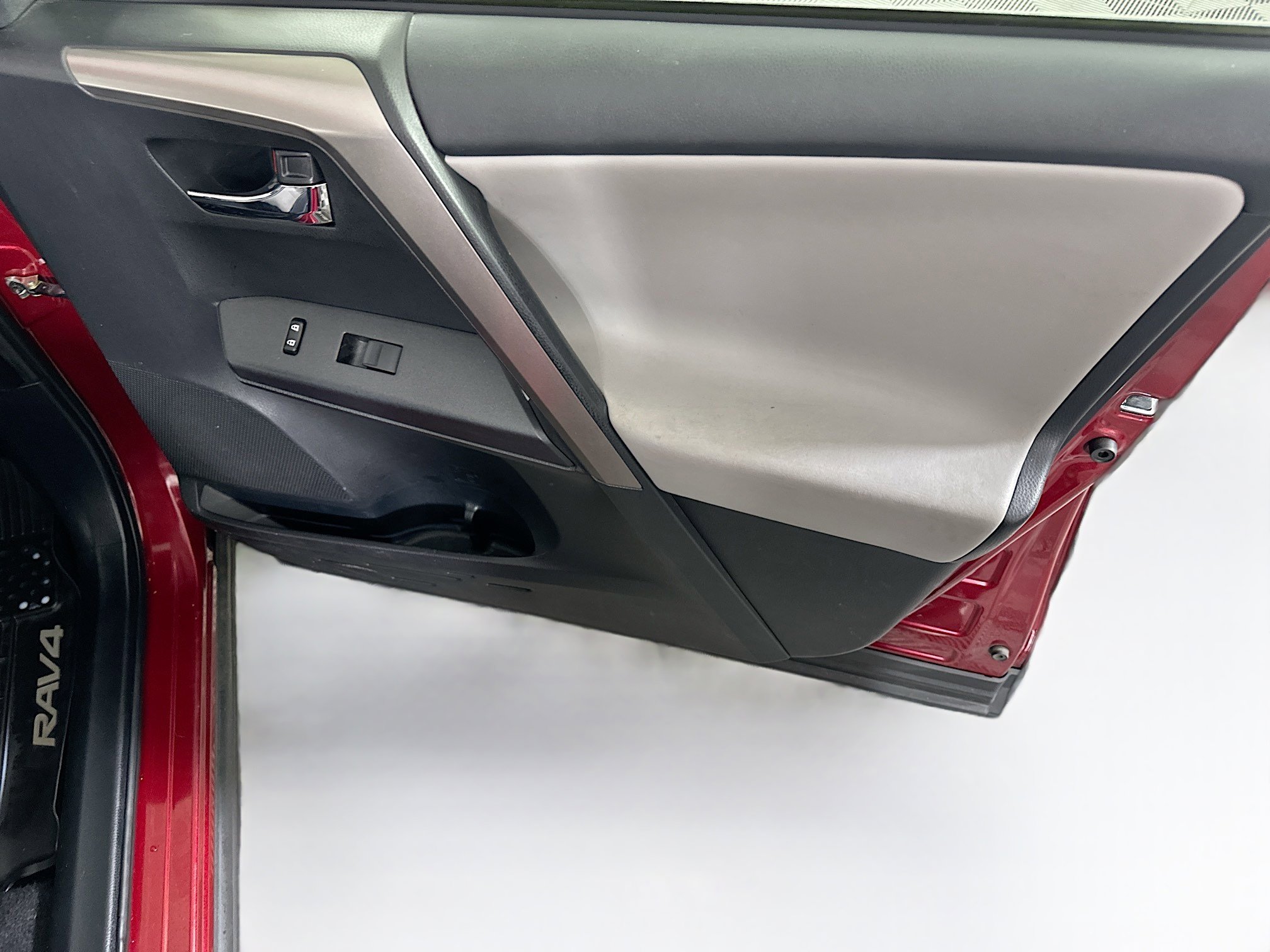 Used 2018 Toyota RAV4 XLE AWD/4WD image 30