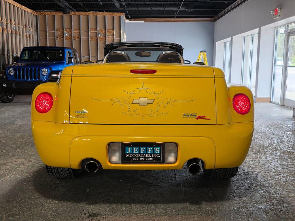 Used 2004 Chevrolet SSR w/ Preferred Equipment Group RWD image 5