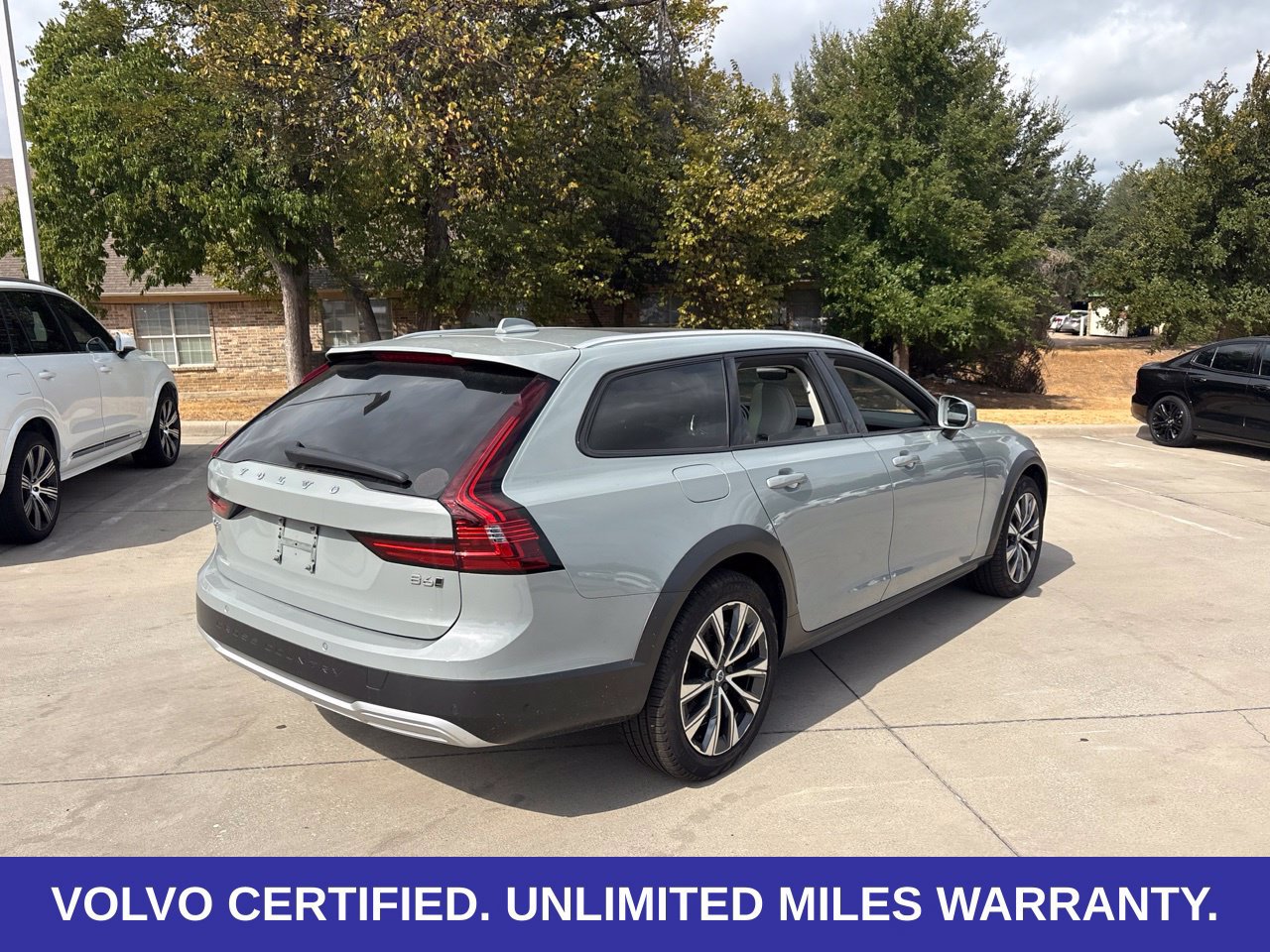 Certified 2025 Volvo V90 B6 Cross Country Plus AWD/4WD image 7