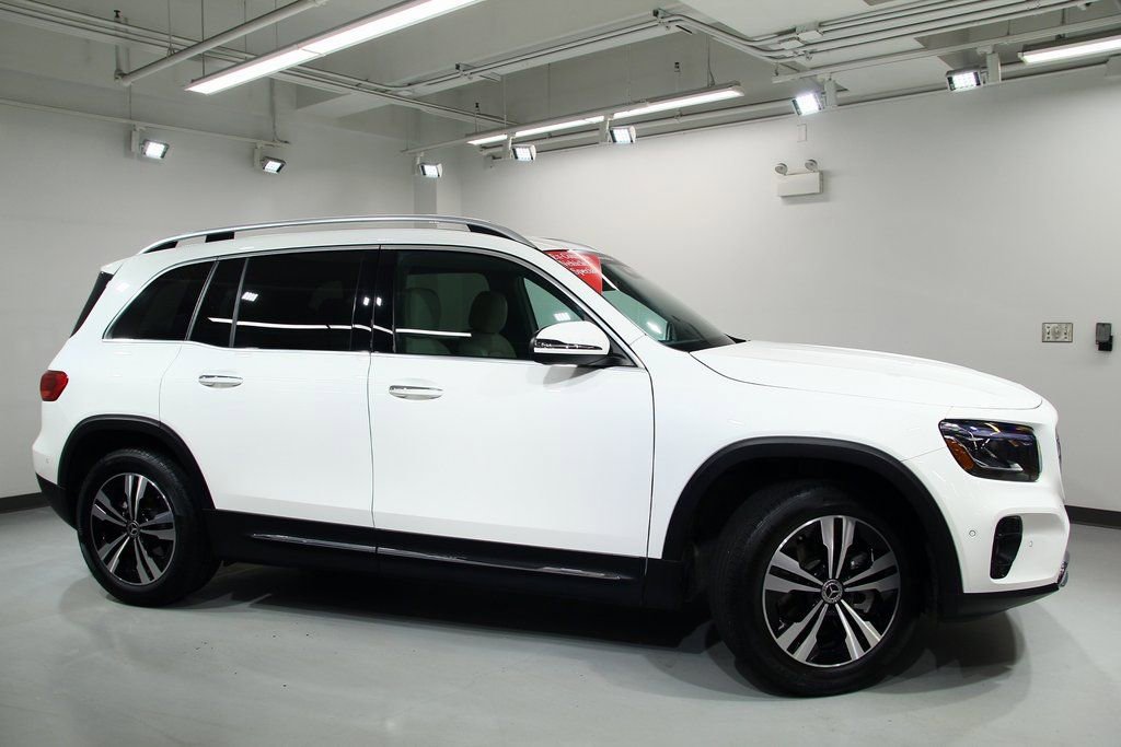 Certified 2025 Mercedes-Benz GLB 250 4MATIC image 9