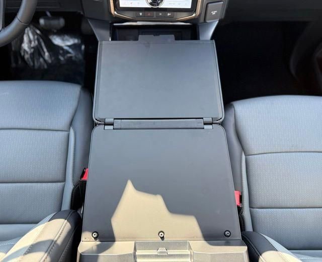 Used 2025 Ford F150 Lightning Lariat AWD/4WD image 28