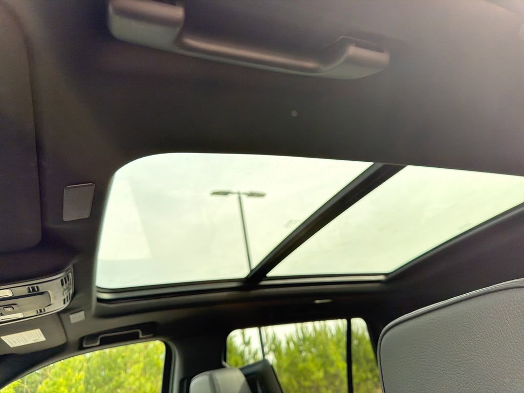 Used 2025 GMC Yukon Denali w/ Denali Reserve Package image 10