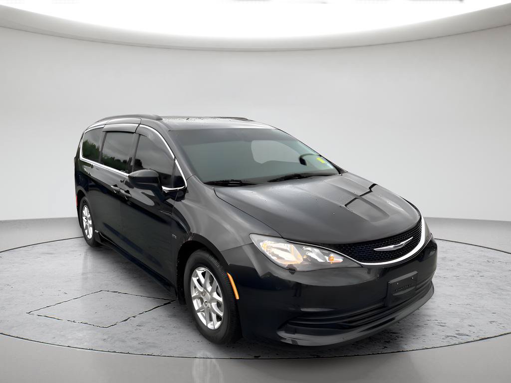 Used 2020 Chrysler Voyager Lxi FWD image 3
