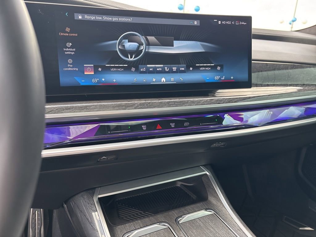 Used 2023 BMW 760i xDrive w/ Luxury Rear Seating Package image 12