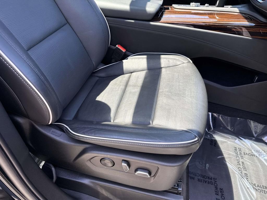 Used 2023 Cadillac Escalade ESV Premium Luxury AWD/4WD image 27