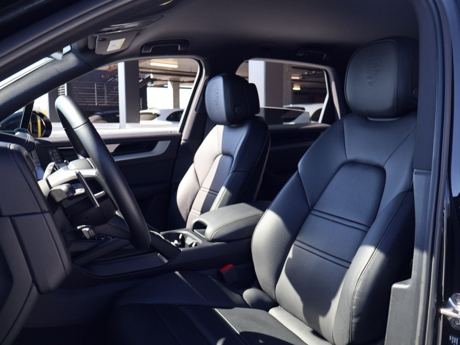 Certified 2025 Porsche Cayenne AWD/4WD image 5