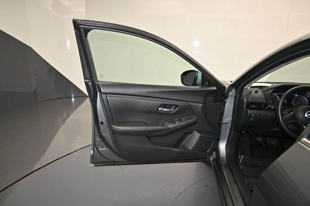 Used 2024 Nissan Sentra SV FWD image 10