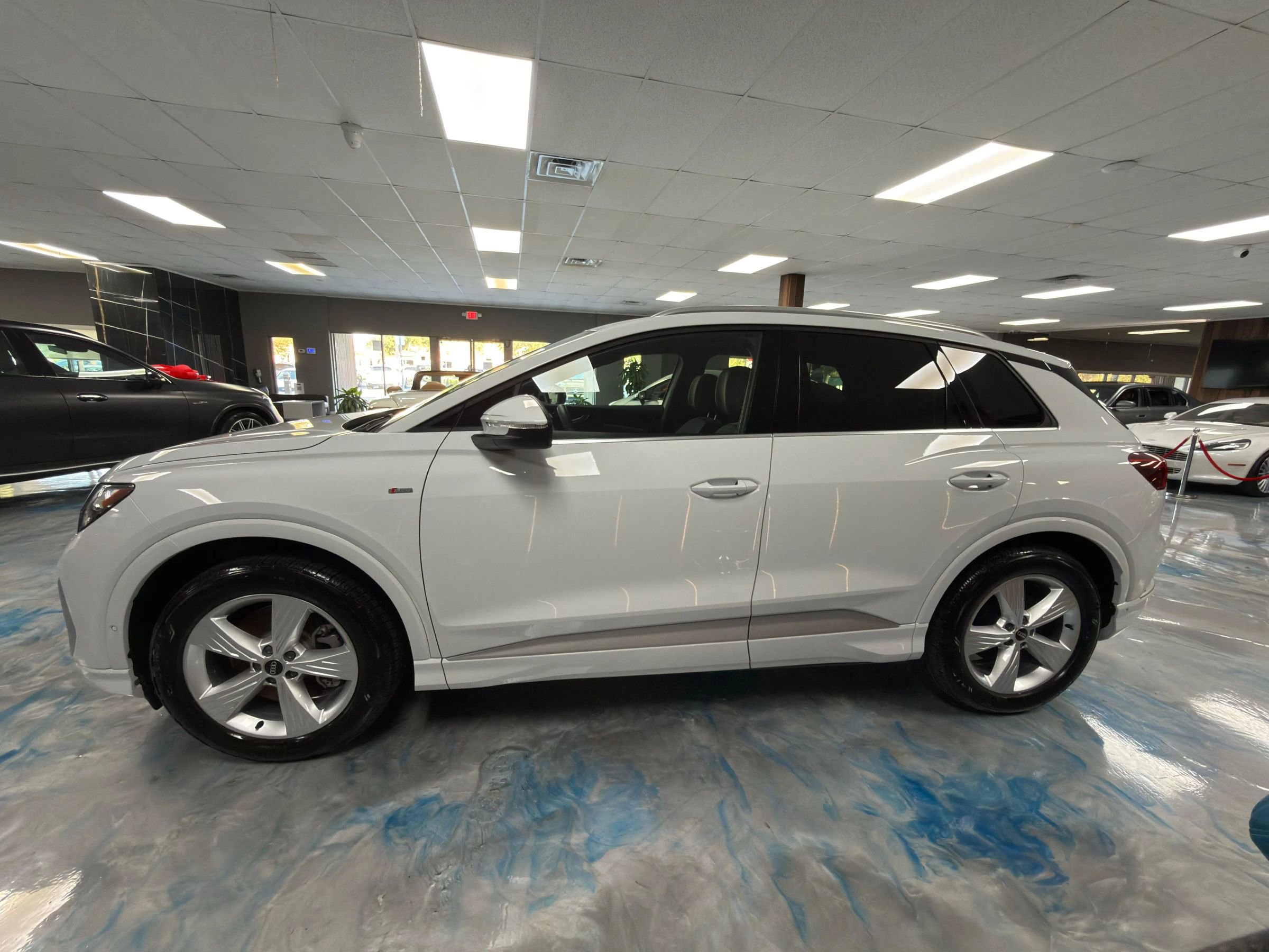 Used 2024 Audi Q4 e-tron Premium Plus w/ Premium Plus image 4